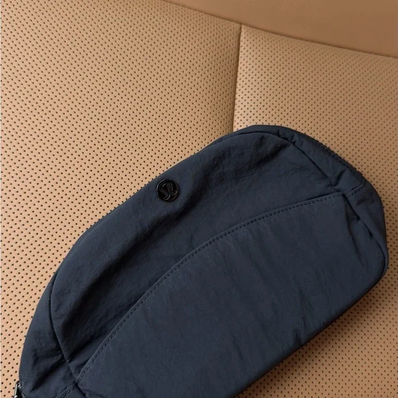 lululemon athletica Charcoal Belt Bag - Picture 1 of 4